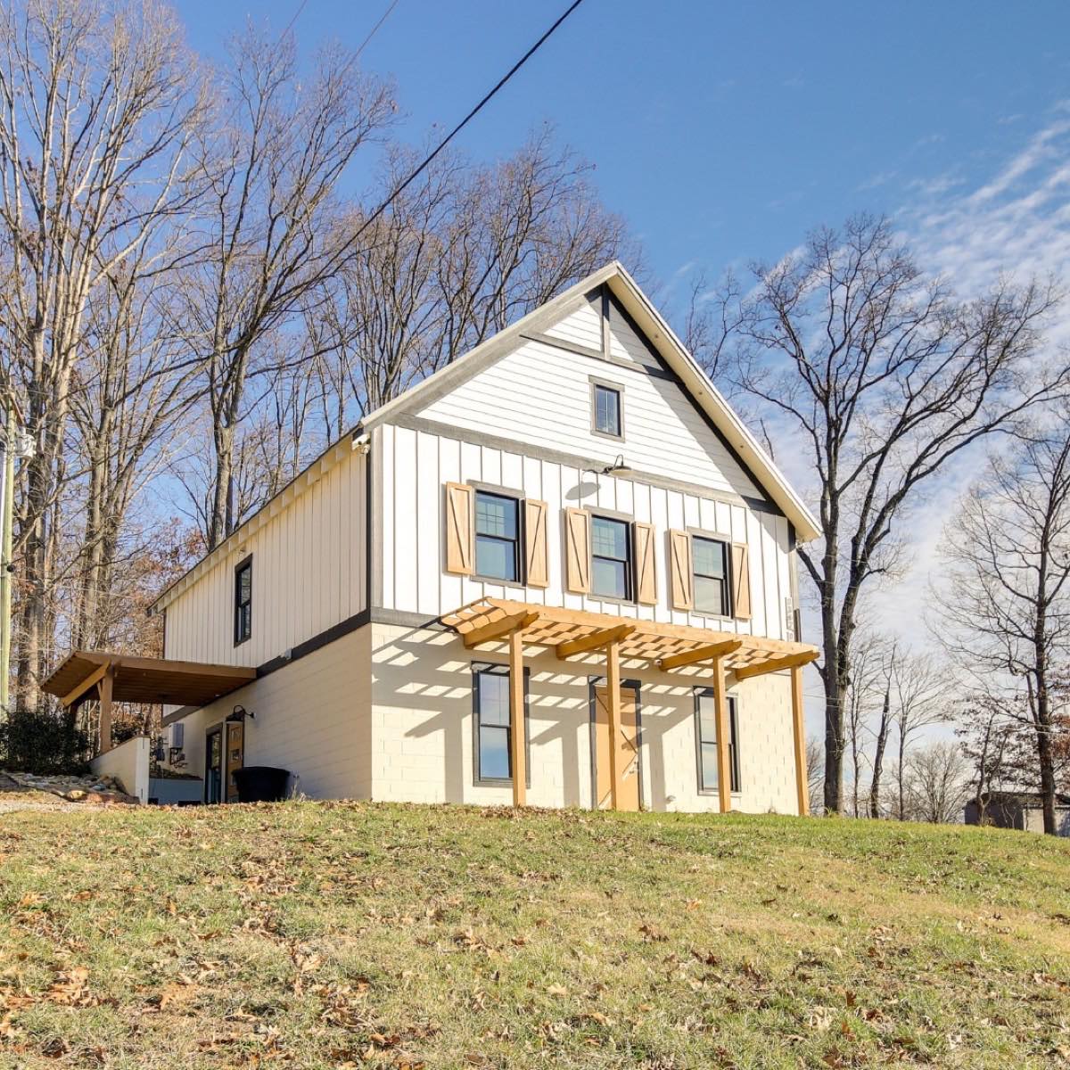 The Fairland Ridge barndominium at Cedar Pond Farms, where wedding guests sleep on the farm near Sevierville