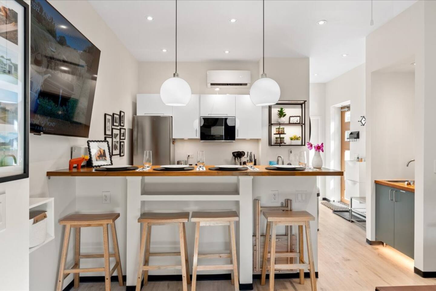 Bright modern kitchen with breakfast bar seating for four